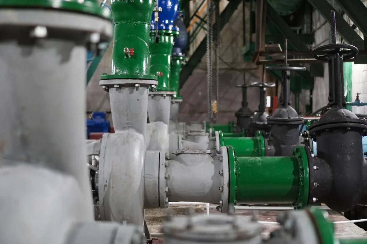 Green pump and isolation valves in a sewer pumping station